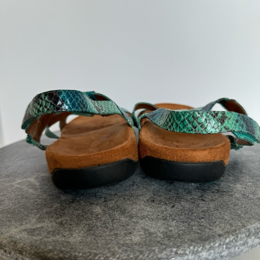 Vionic Amber Teal Snakeskin Sandals Jeweled Beads 8 - Picture 5 of 10